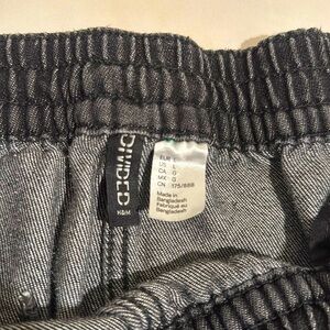 These baggy pants are from H&M :)